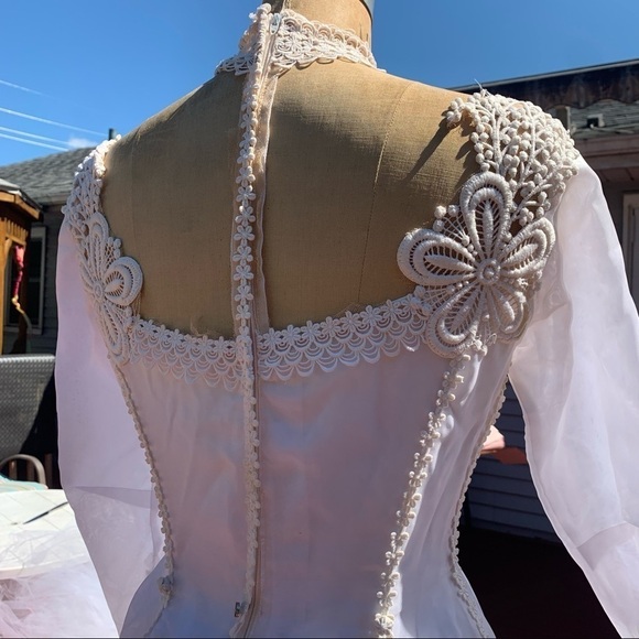 Bridal Vintage 1970s high neck long sleeve wedding dress & veils small - Picture 7 of 17
